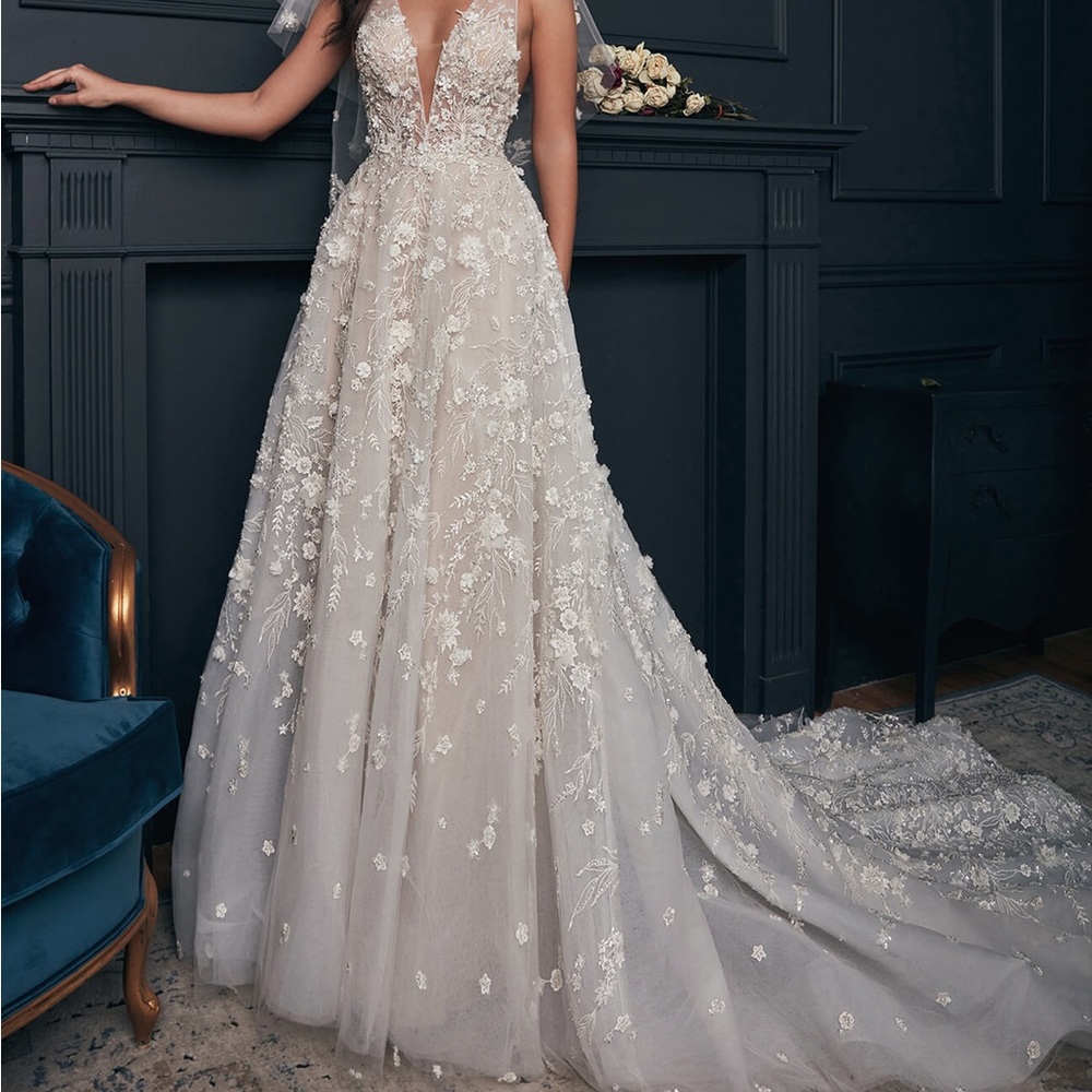 Calla blanche Heidi wedding dress - Picture 7 of 10